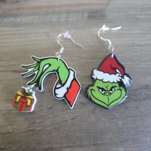 NWOT Grinch Christmas Earrings